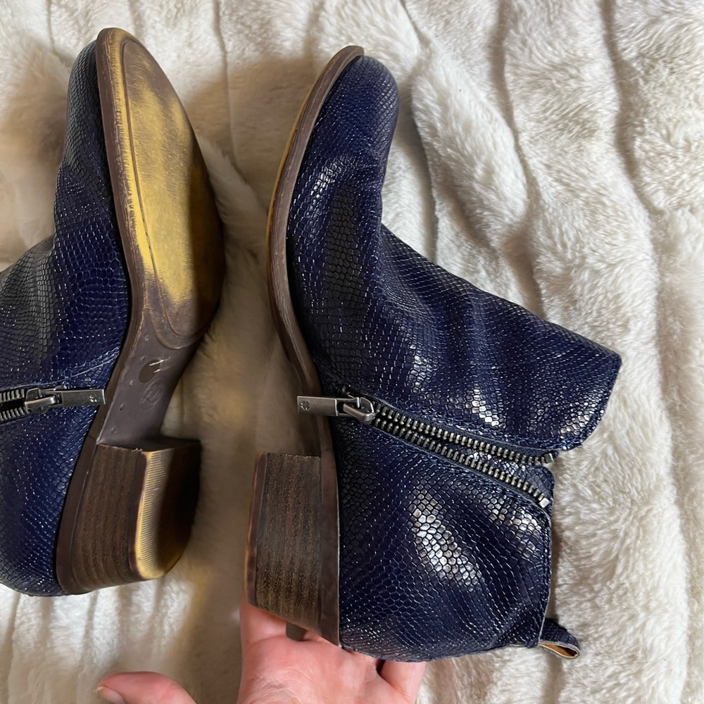 Lucky Brand Womens 7.5 Basel Blue Faux Snakeskin Zip Ankle Booties Glossy Work
